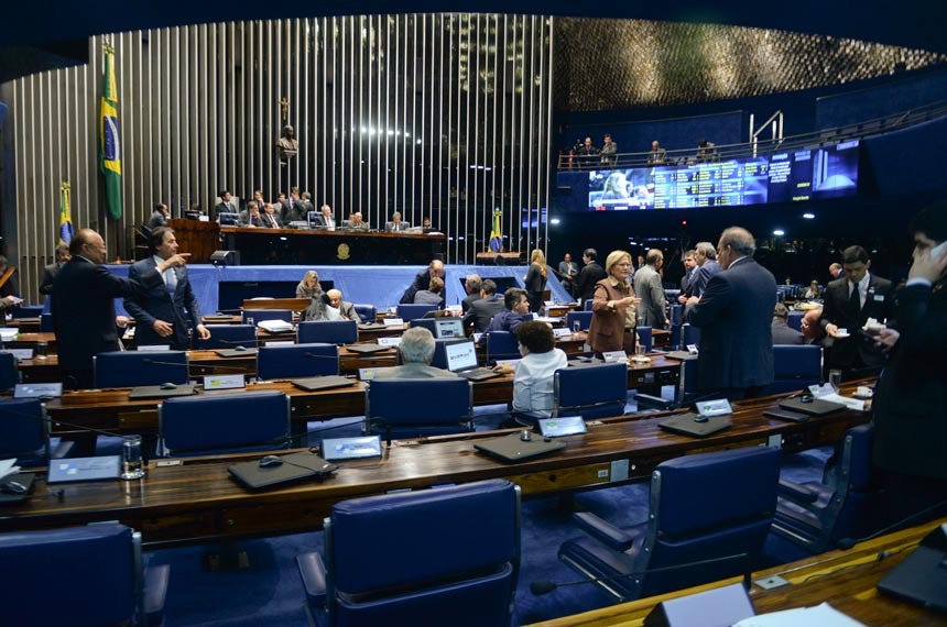 Você está visualizando atualmente Com pauta trancada por MPs, Plenário pode concluir votação do Supersimples