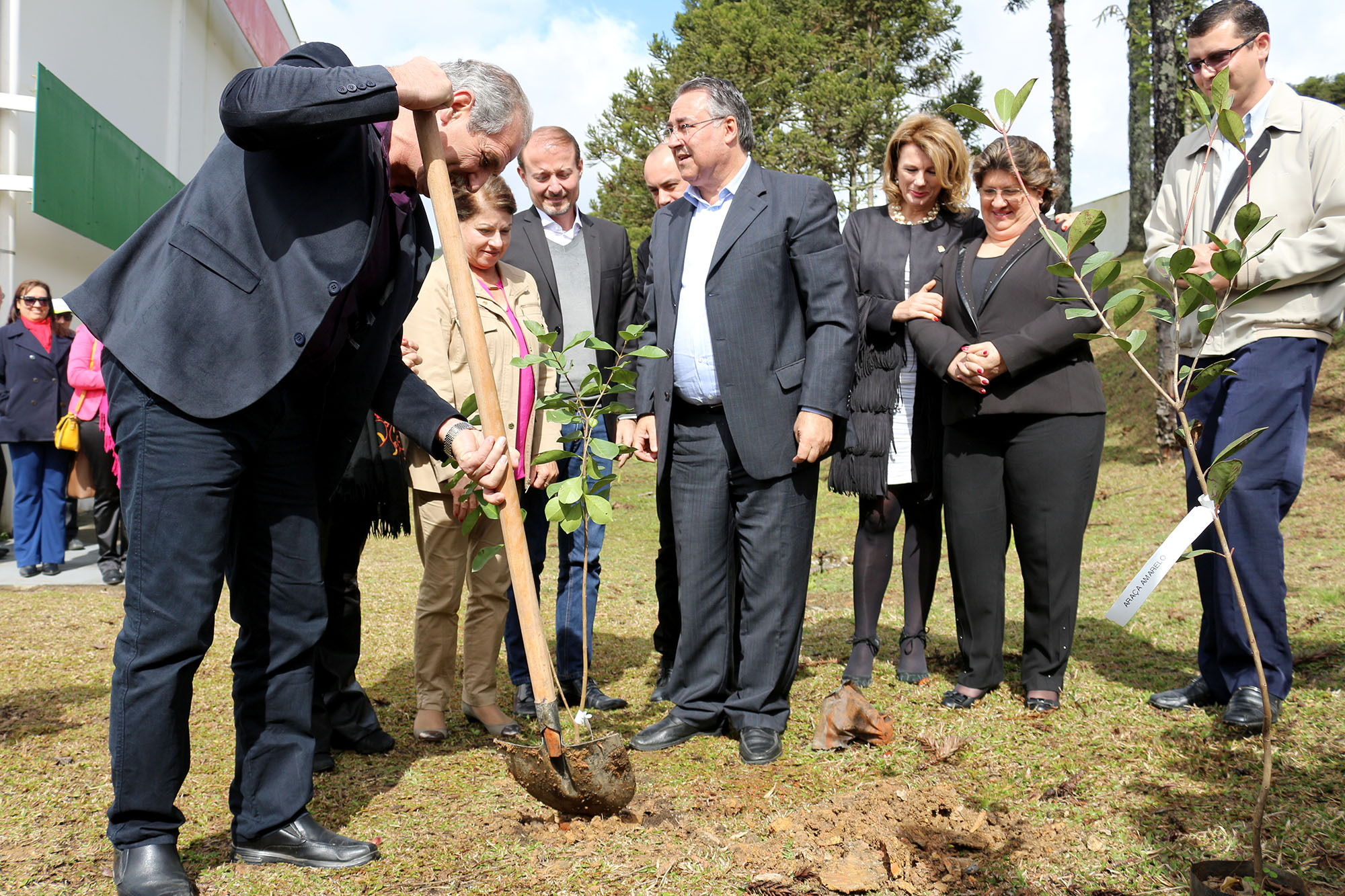 Leia mais sobre o artigo Governador inaugura escola em Bom Retiro