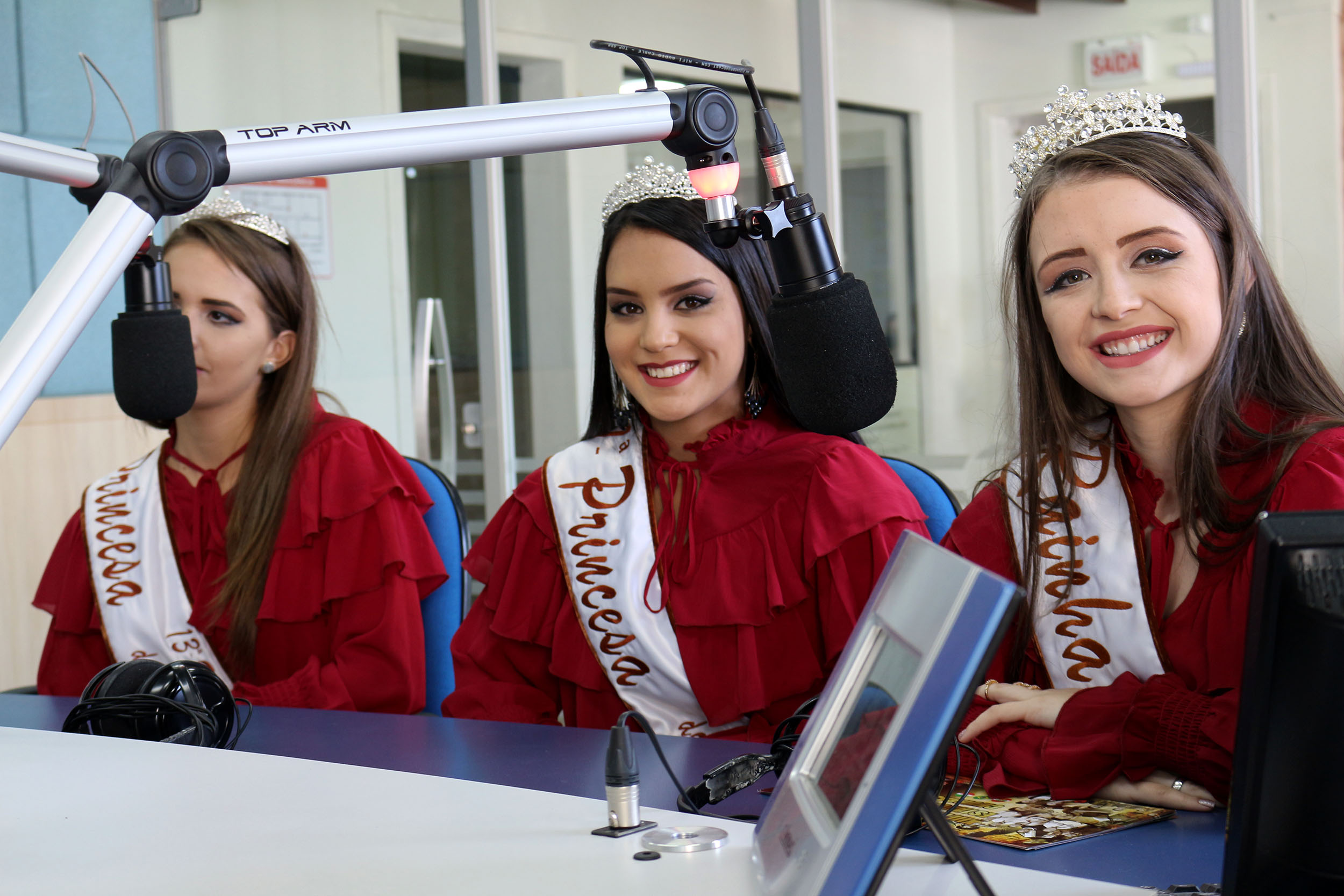 Leia mais sobre o artigo Rainha e princesas convidam para lançamento da Festa Estadual do Churrasco