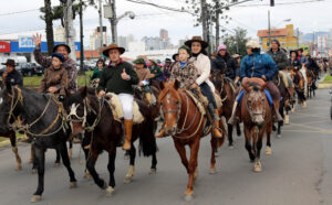 Leia mais sobre o artigo Cavalgada da Festa do Pinhão mobilizou quase 300 pessoas