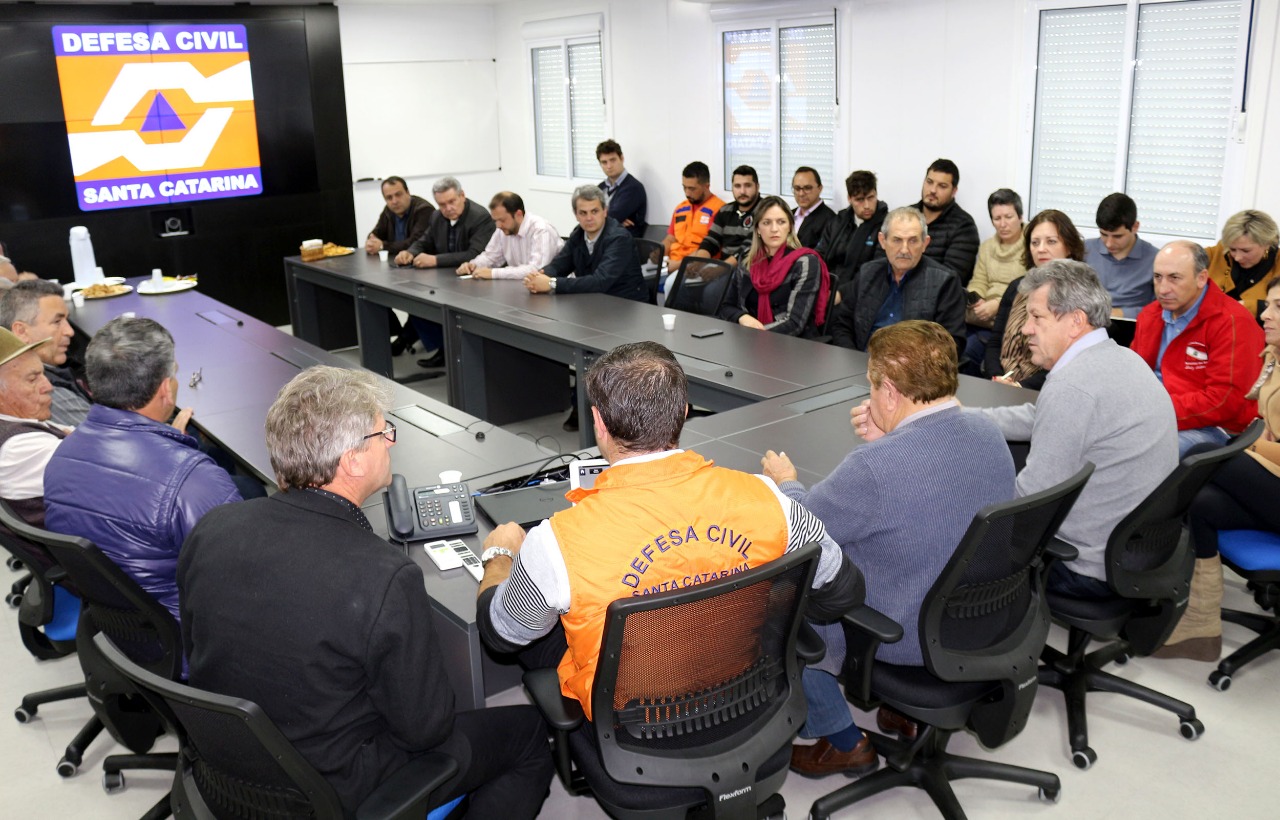 Leia mais sobre o artigo Prefeito Ceron institui Gabinete de Crise em Lages devido à greve dos caminhoneiros