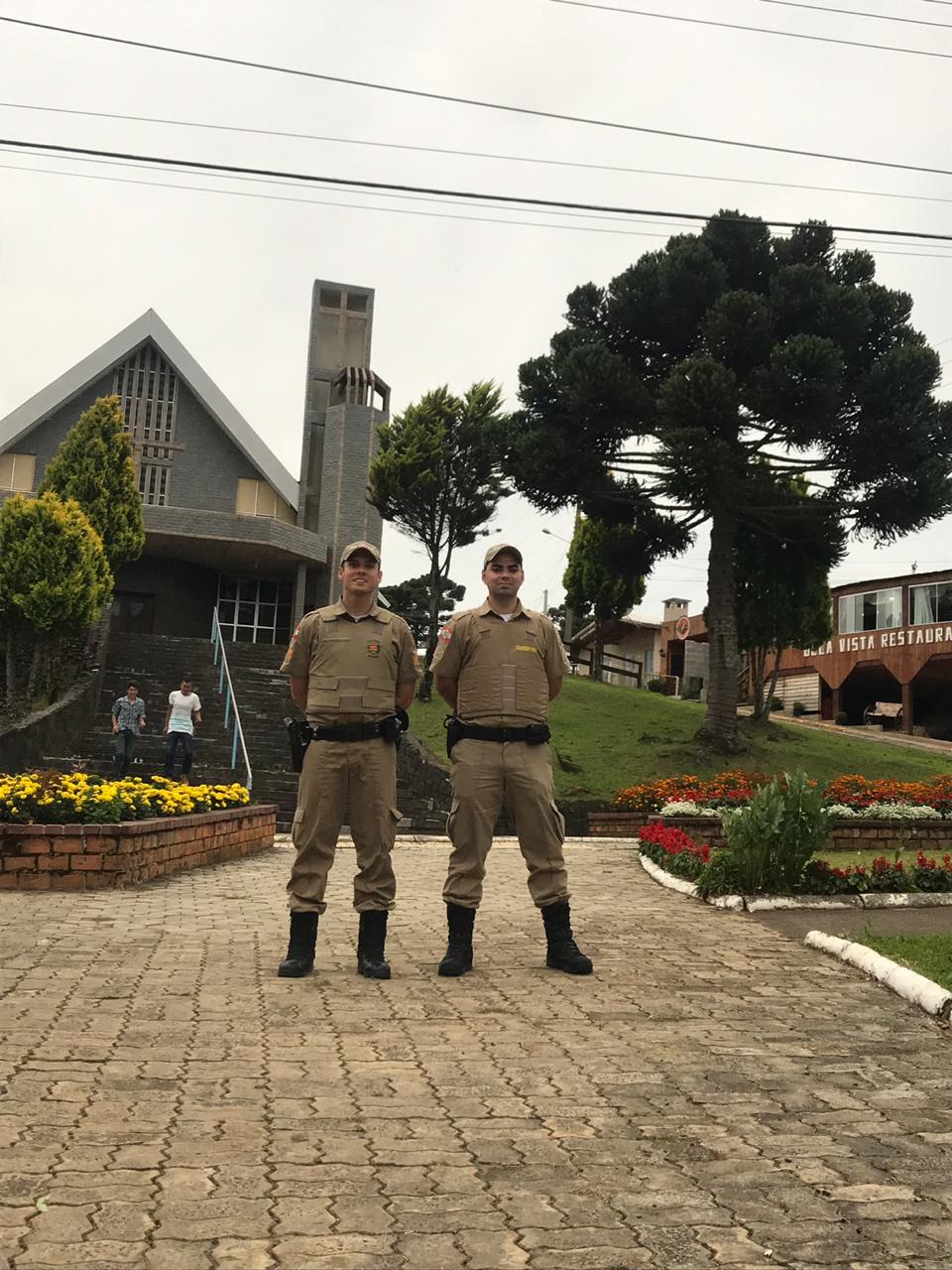 Leia mais sobre o artigo Colheita da maçã em São Joaquim conta com ajuda da Polícia Militar