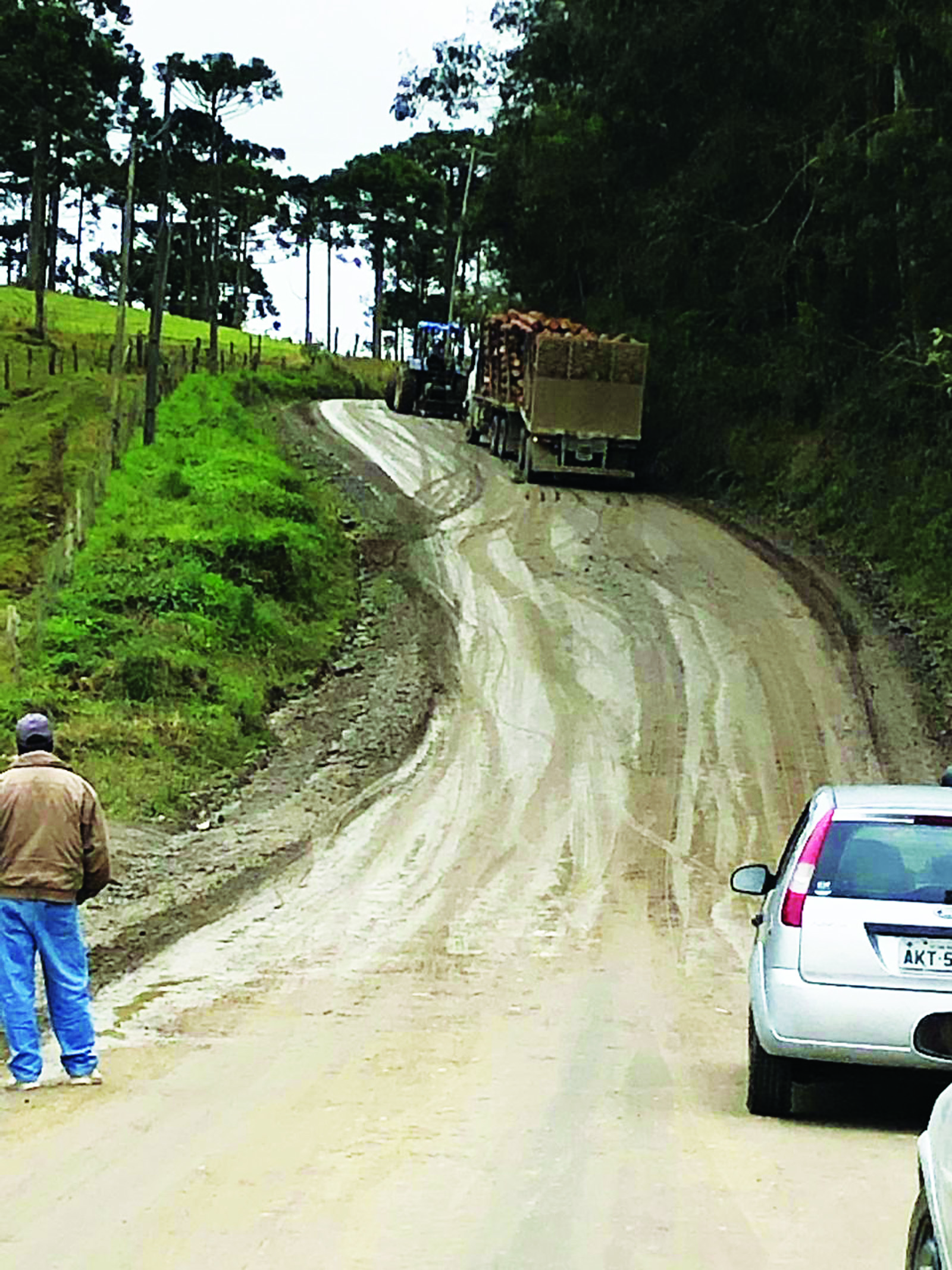 Você está visualizando atualmente Prefeito reclama das condições da SC-370