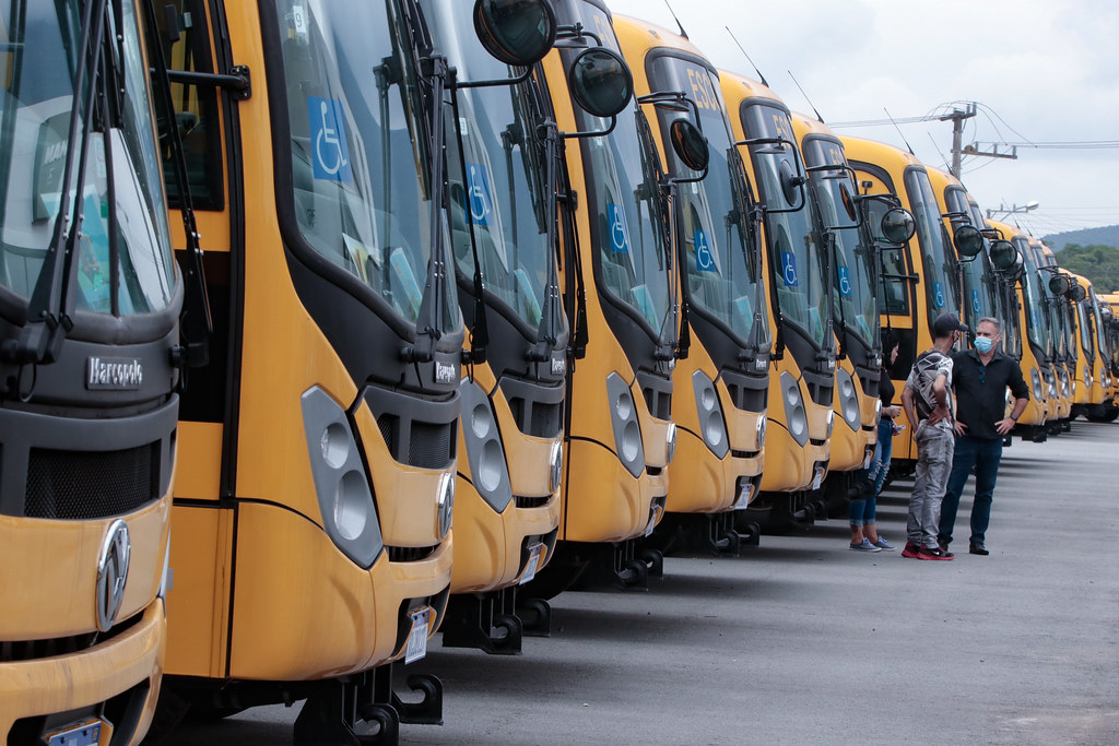 Você está visualizando atualmente Governo do Estado entrega mais 40 ônibus novos para o transporte escolar