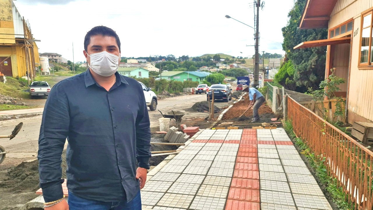 Leia mais sobre o artigo Iniciada as obras das calçadas na Rua Domingos Martorano em São Joaquim