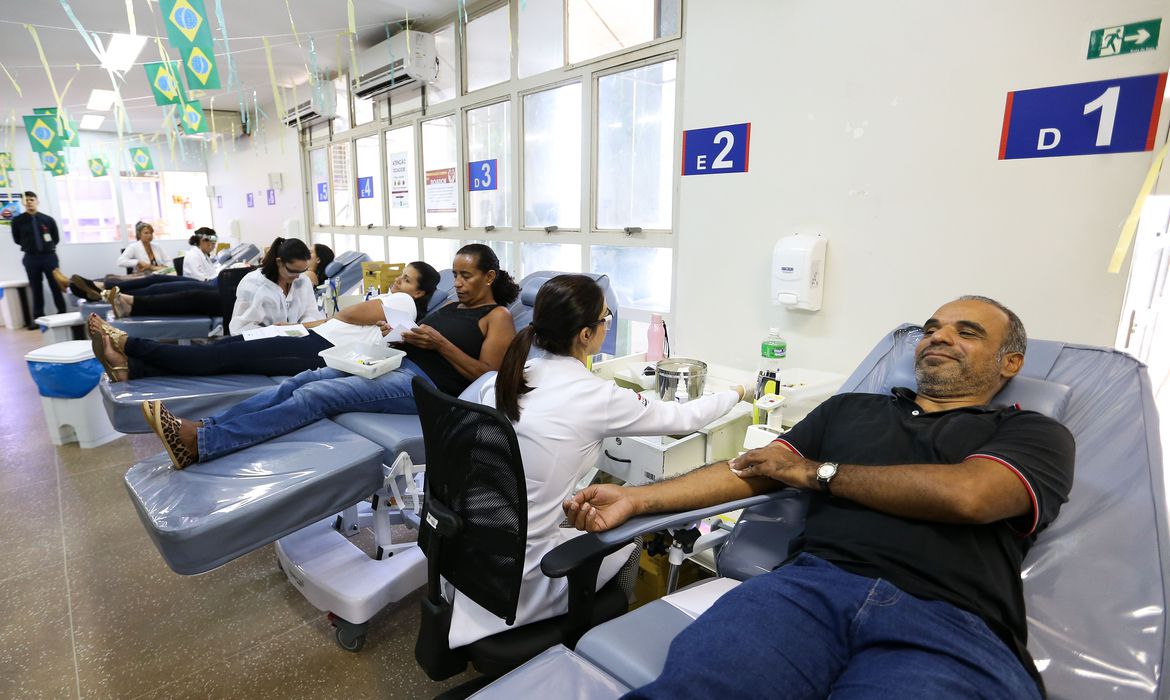 Você está visualizando atualmente Covid-19: doações de sangue caem 20% e governo lança campanha