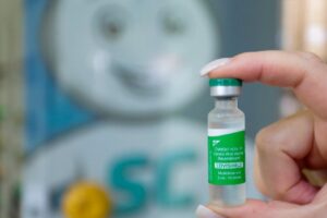 Leia mais sobre o artigo Vacinação em SC: Estado recebe 141,4 mil novas doses contra Covid-19 nesta sexta-feira