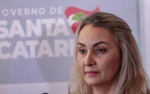 Leia mais sobre o artigo Daniela Reinehr assume governo de SC no pior momento da pandemia