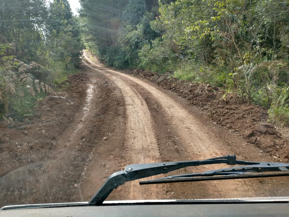 Você está visualizando atualmente Recuperação de estradas do interior no Cerrito