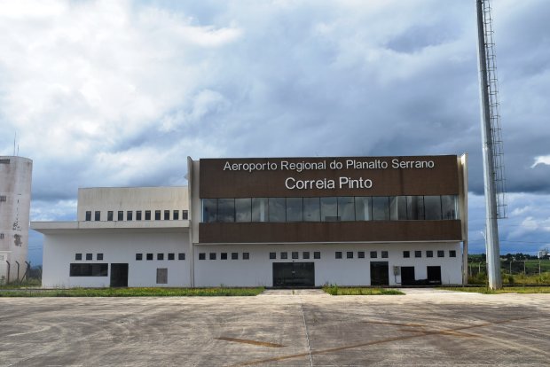 Leia mais sobre o artigo Infraestrutura abre licitação para obras de iluminação do Aeroporto Regional do Planalto Serrano