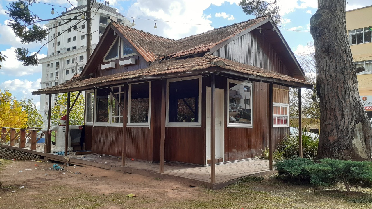 Você está visualizando atualmente Antiga casa na Praça João Ribeiro dará lugar ao moderno Centro de Informações Turísticas em São Joaquim