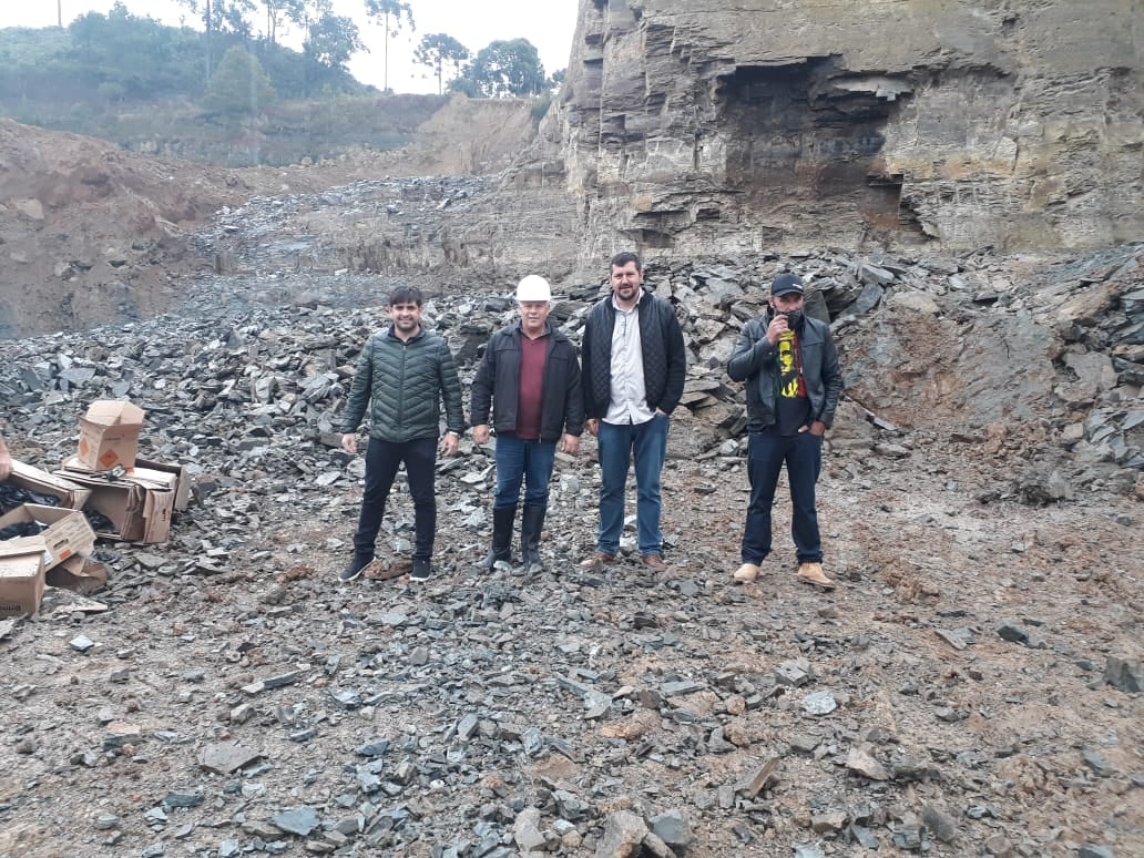 Leia mais sobre o artigo Cascalheira do Alto Canoas é detonada