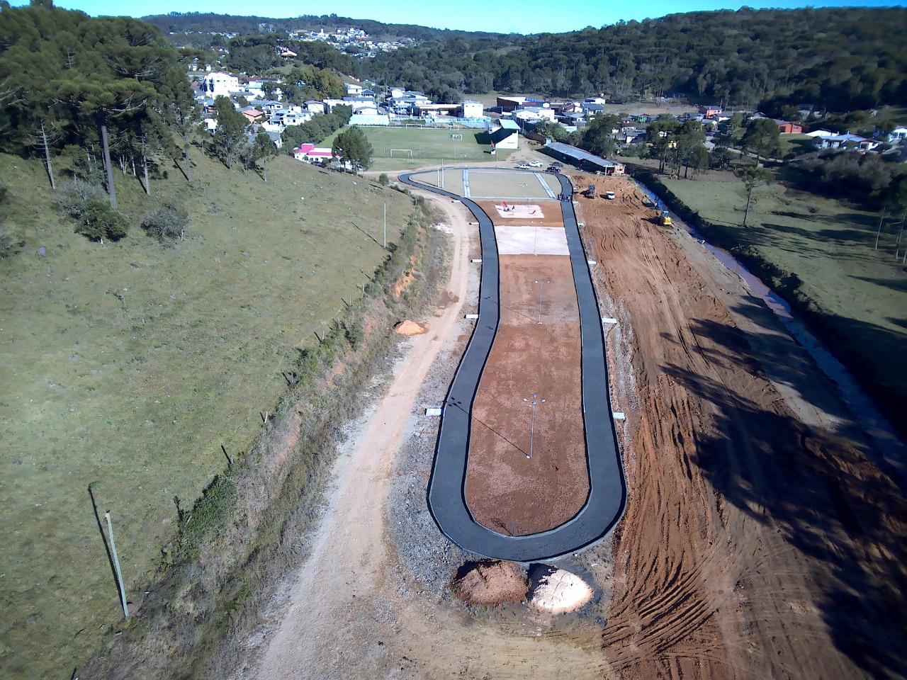 Você está visualizando atualmente Parque Esportivo em Anita Garibaldi está sendo construído com emenda de Carmen Zanotto