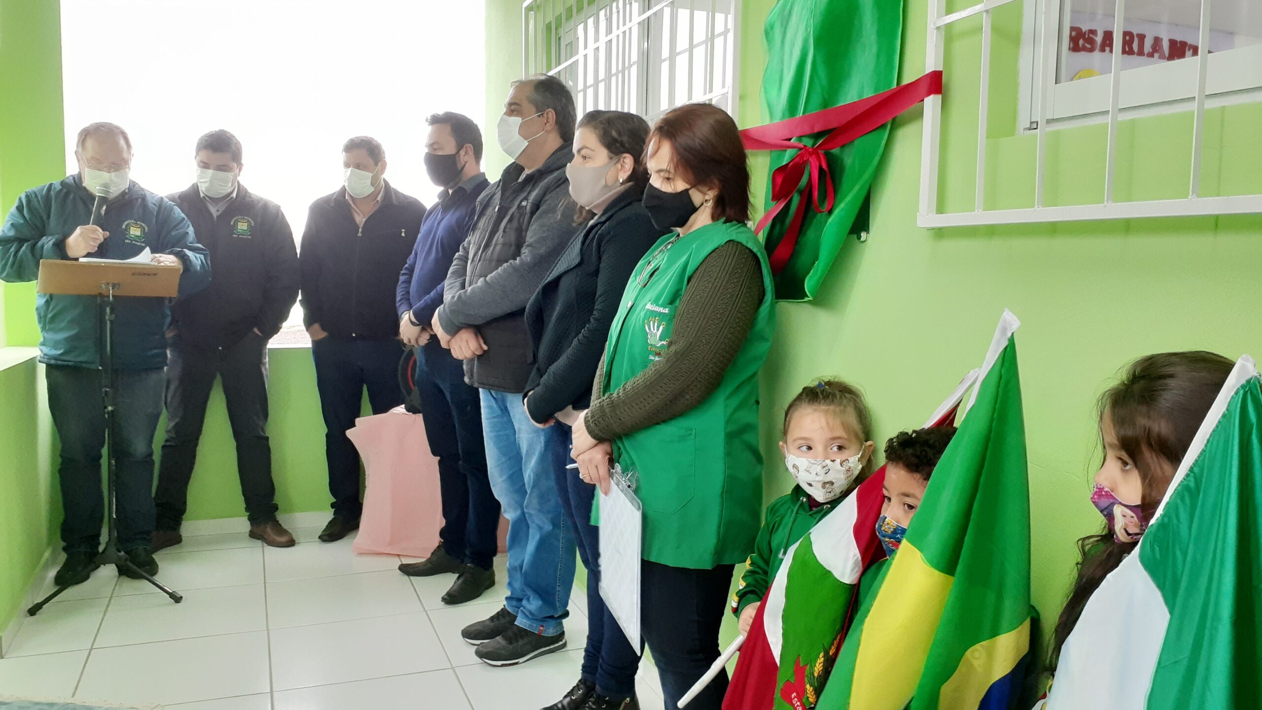 Leia mais sobre o artigo Escola de Educação Infantil do Bairro Jardim Bandeira em São Joaquim recebe duas novas salas de aula e reforma completa