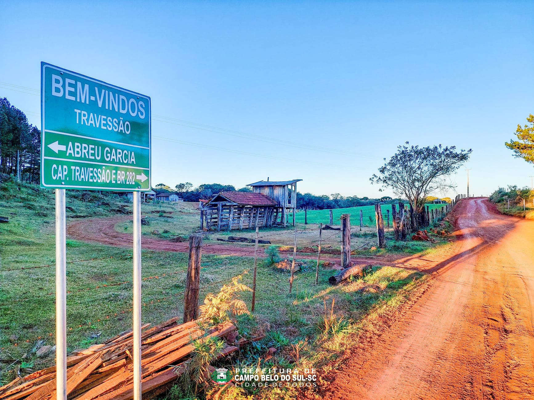 Leia mais sobre o artigo Prefeitura fez instalação de placas com identificação de comunidades e pontos turísticos no interior do município