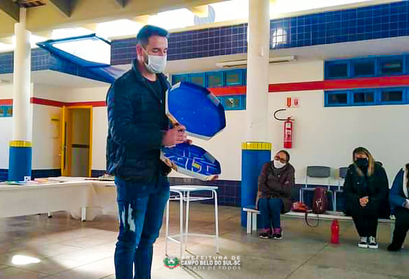 Você está visualizando atualmente Encontro de professores trouxe ideias no desenvolvimento de materiais pedagógico a partir de materiais recicláveis