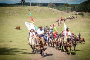 Leia mais sobre o artigo Cavalgada reúne 70 cavaleiros em 40km na Coxilha