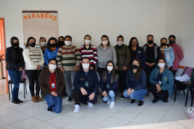 Leia mais sobre o artigo Odontólogos do município de Cerro Negro realizam palestra as gestantes participantes do Programa Violetas