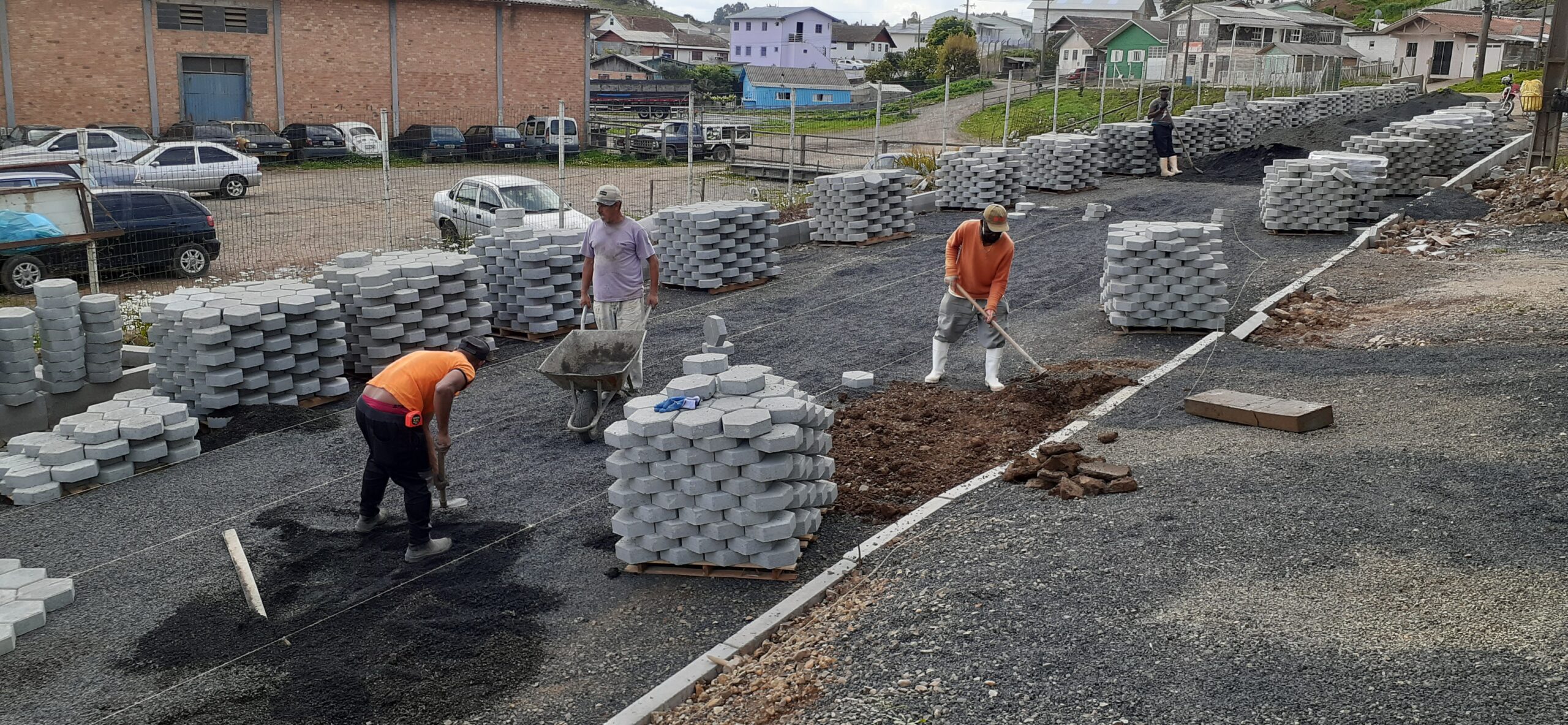 Você está visualizando atualmente Reta final da pavimentação na Rua Marcos Farias de Oliveira em São Joaquim