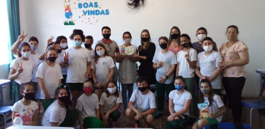 Você está visualizando atualmente Troféus do Concurso “Sabe o Lixo? Virou Arte!” são entregues à Escola José Borges