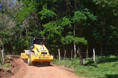 Você está visualizando atualmente Secretaria Municipal de Obras da continuidade nos trabalhos de manutenção das estradas pelo interior do município