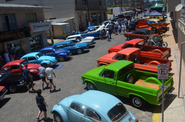 Você está visualizando atualmente Anita Garibaldi – 60 anos – 1º Encontro de Carros Antigos reuniu colecionadores de Anita e Região