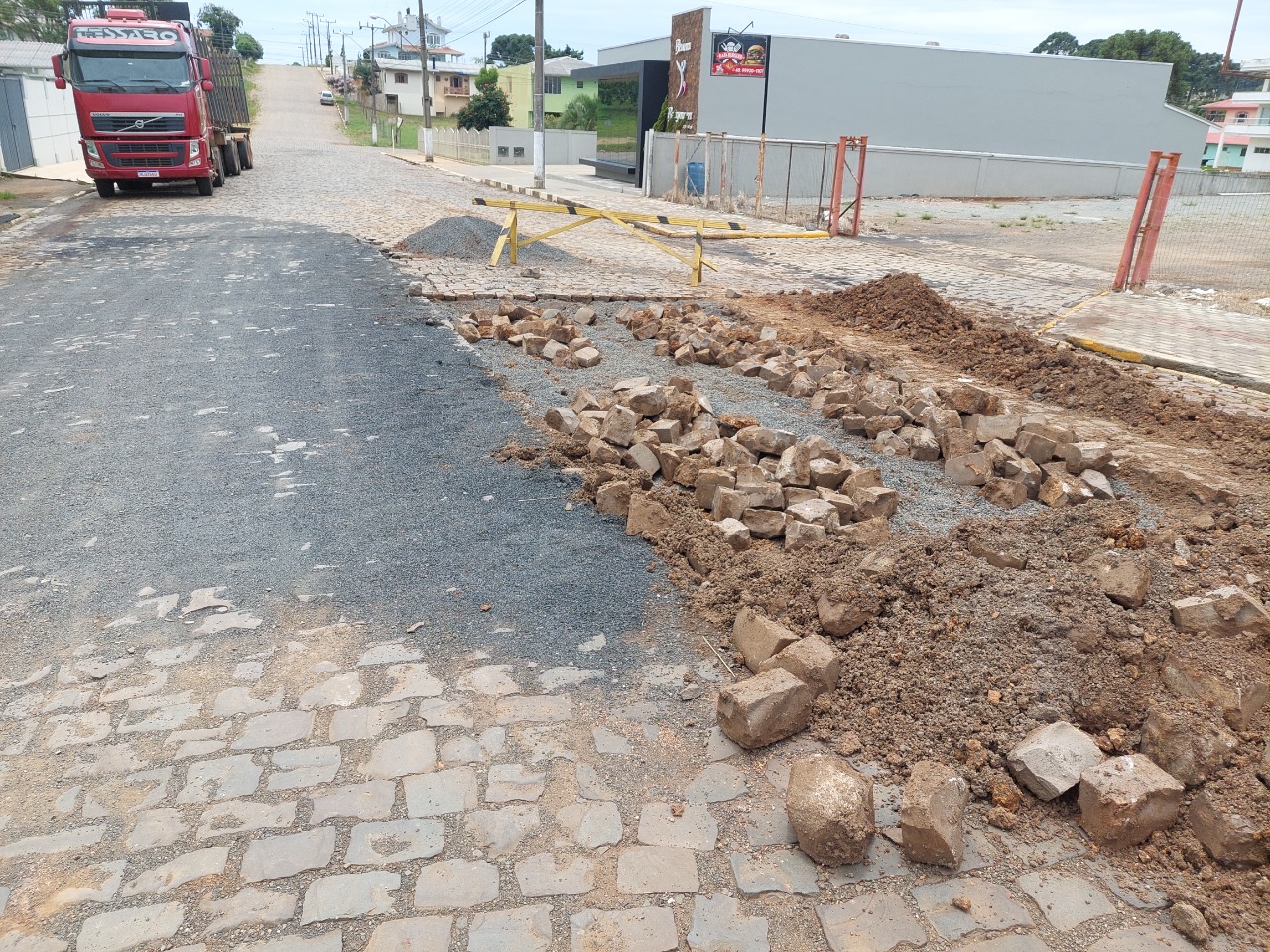 Leia mais sobre o artigo Prefeitura realiza ação de tapa-buraco em calçamentos do município