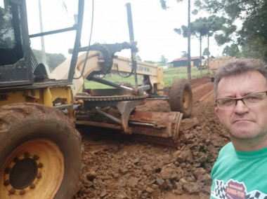 Você está visualizando atualmente Melhorias em estrada municipal de Anita Garibaldi