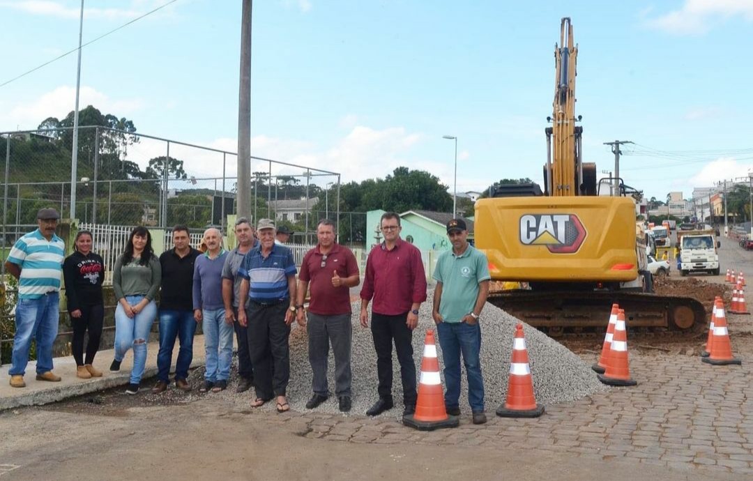 Leia mais sobre o artigo Iniciam os trabalhos do saneamento básico e do asfalto na travessia urbana da SC-390