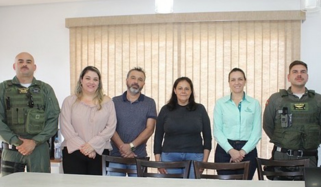 Você está visualizando atualmente Presidente da Amures Fernanda Córdova participa de reunião com 5ª Base do BAPM