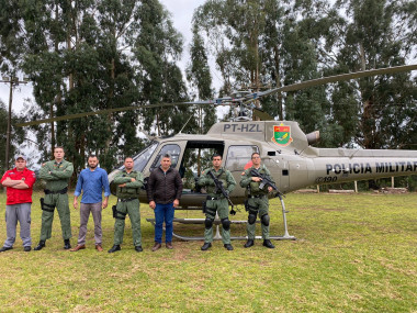 Você está visualizando atualmente Guarnição da 5º Base de Aviação da Polícia Militar de Santa Catarina visitam o município de Cerro Negro