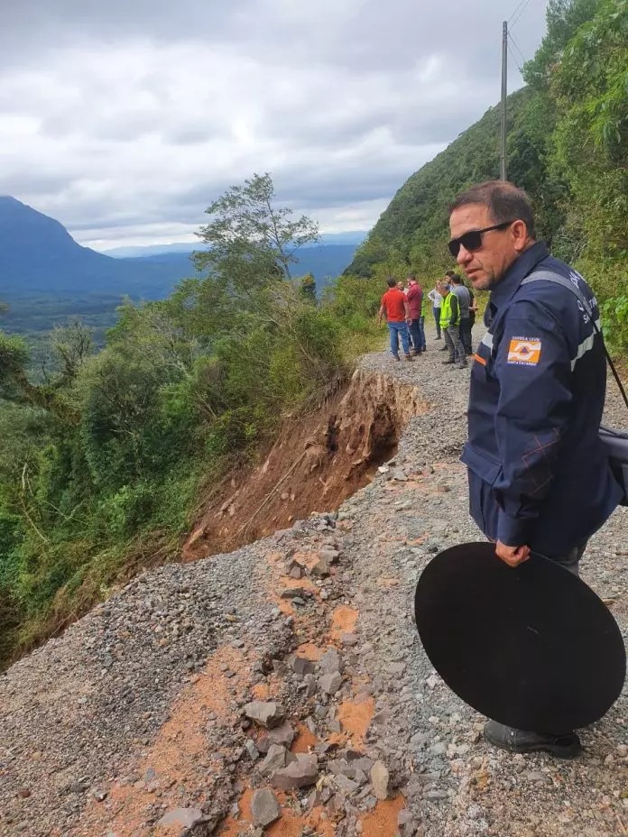 Leia mais sobre o artigo Serra do Corvo Branco deve continuar interditada até o fim do ano