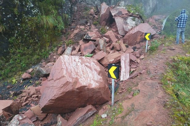 Leia mais sobre o artigo Começam trabalhos de desvio de traçado onde houve perda de pista na Serra do Corvo Branco