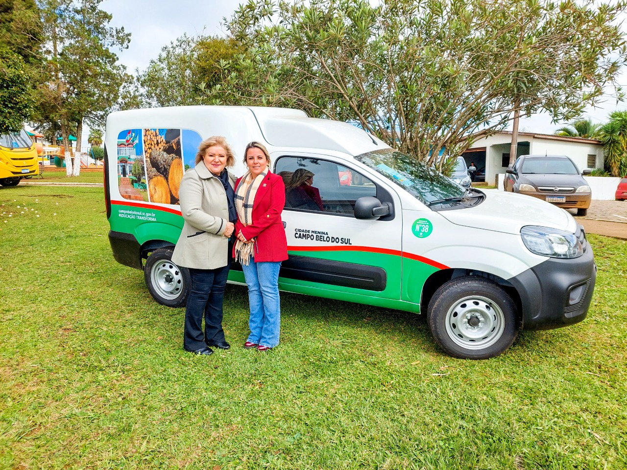 Você está visualizando atualmente Prefeitura Campo Belo do Sul recebeu veículo para entrega de merenda na Educação