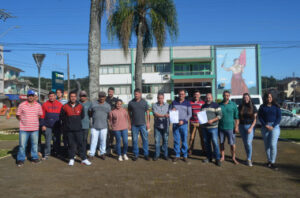 Leia mais sobre o artigo Com a entrega da ordem de serviço, iniciam as obras na Praça Paulino Granzotto e Rua Coberta