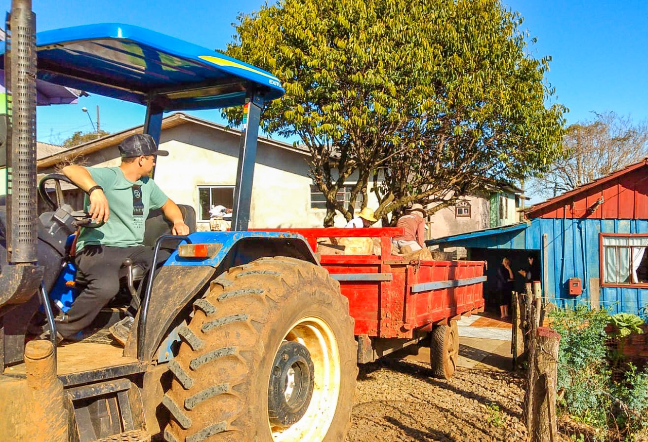 Leia mais sobre o artigo A Assistência Social de Campo Belo do Sul distribuiu lenha doada pela Florestal Gateados