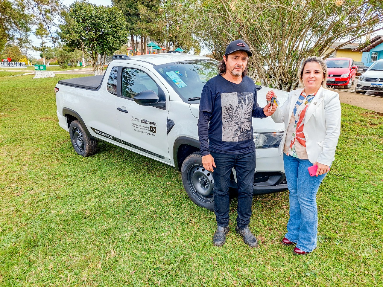 Você está visualizando atualmente Município recebeu veículo para secretaria de agricultura