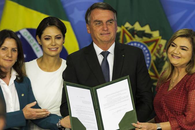 Leia mais sobre o artigo Bolsonaro sanciona piso salarial de R$ 4,7 mil para enfermeiros