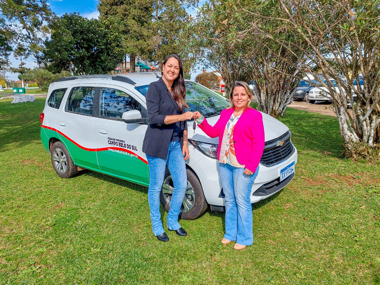 Você está visualizando atualmente Prefeitura de Campo Belo do Sul adquire novo veiculo para a secretaria de assistência social