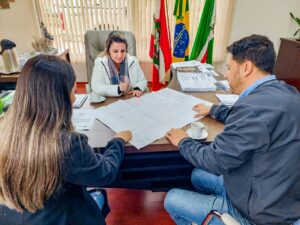 Leia mais sobre o artigo Prefeita Claudiane assinou a ordem de serviço para a construção do Complexo Esportivo em Campo Belo do Sul