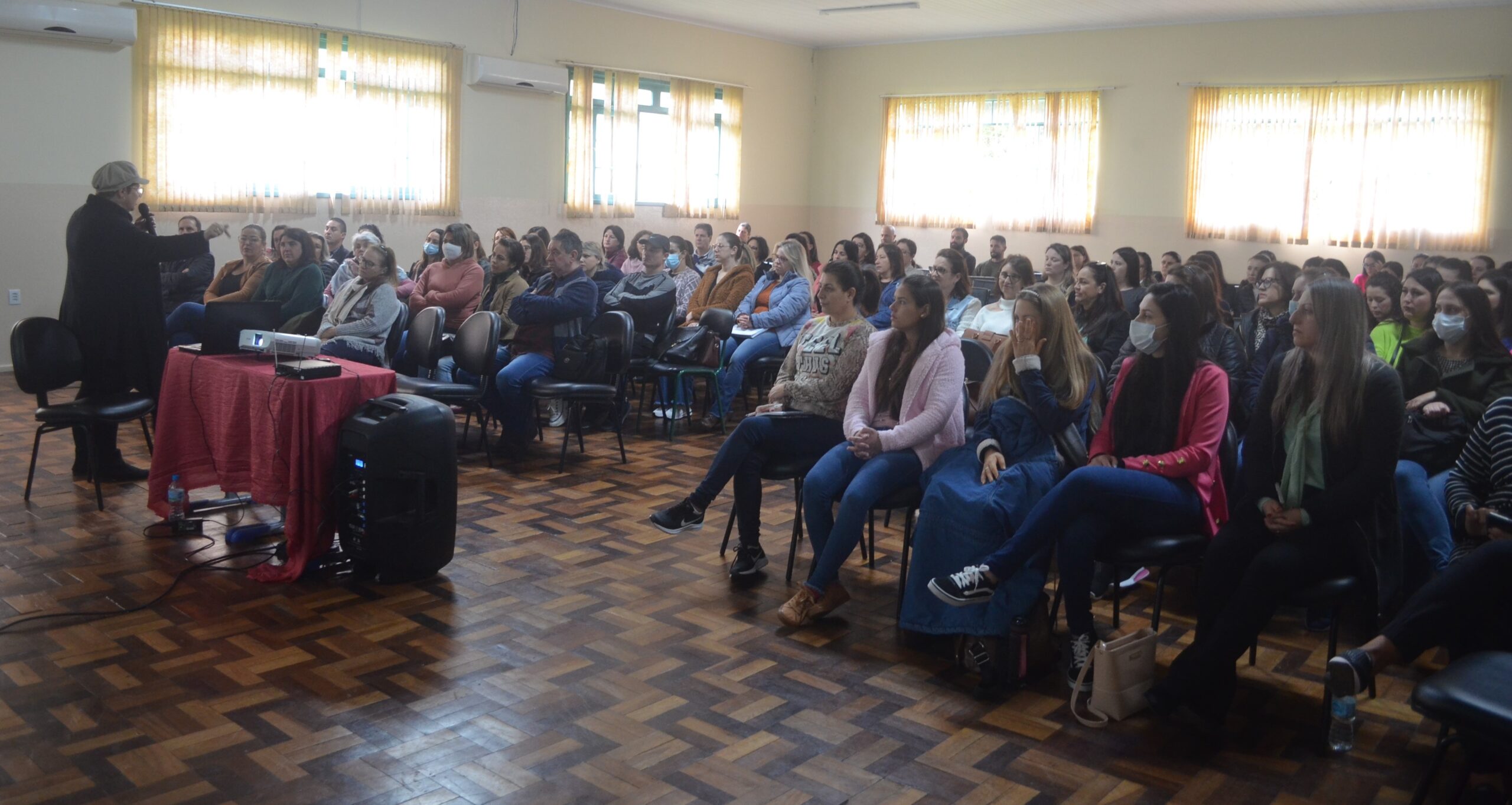 Você está visualizando atualmente Educadores municipais e estaduais engajados no Programa Gente Catarina