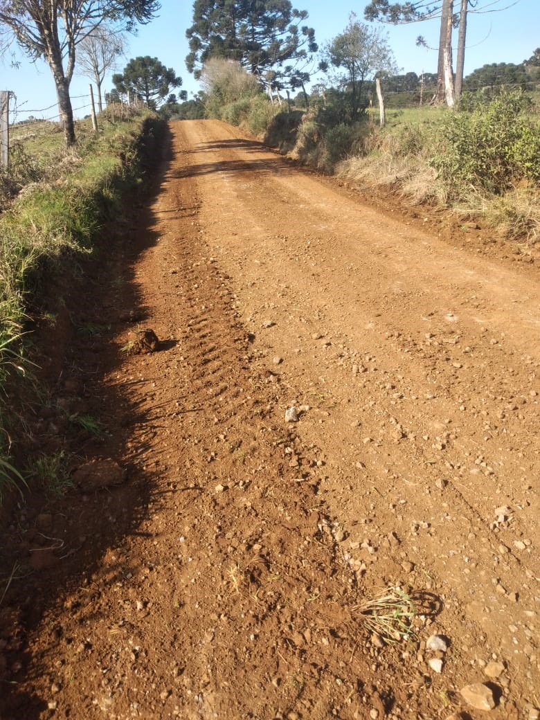 Você está visualizando atualmente Secretaria de Obras realiza manutenção de estradas do interior