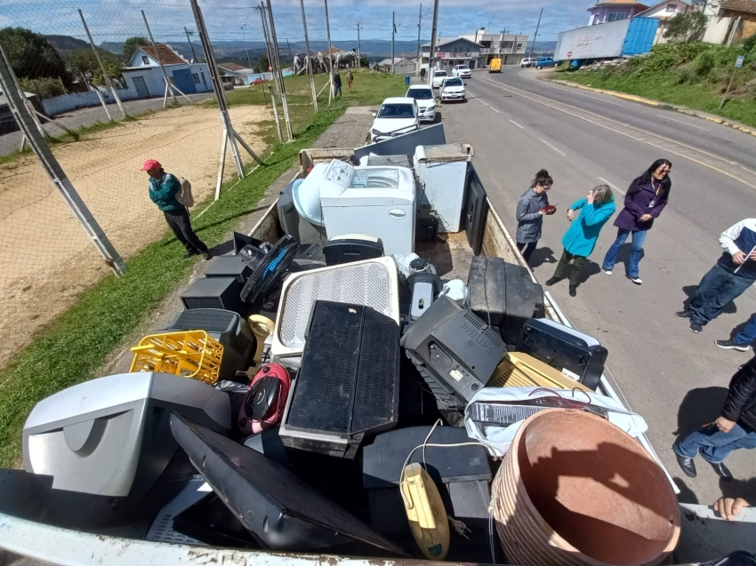 Você está visualizando atualmente Mutirão do Lixo Eletrônico recolhe quase 4 toneladas de materiais na região do bairro Conte