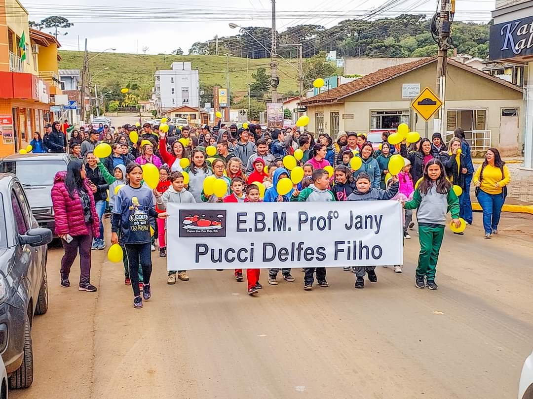 Você está visualizando atualmente A rede de proteção realizou caminhada e ações sobre o setembro amarelo em combate ao suicídio