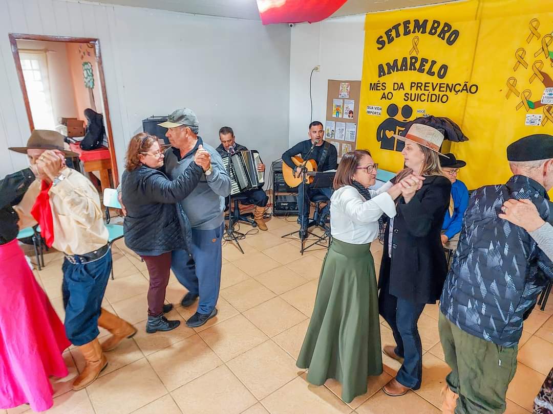 Leia mais sobre o artigo Grupo de idosos comemora o dia do gaúcho e alusão ao setembro amarelo