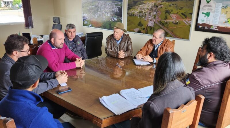 Leia mais sobre o artigo Prefeitura de Capão Alto discute regularização dos cemitérios municipais