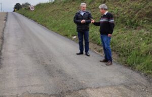 Leia mais sobre o artigo Prefeito Antonio Ceron vistoria início das obras da avenida Victor Alves de Brito, entre os bairros São Miguel e Penha