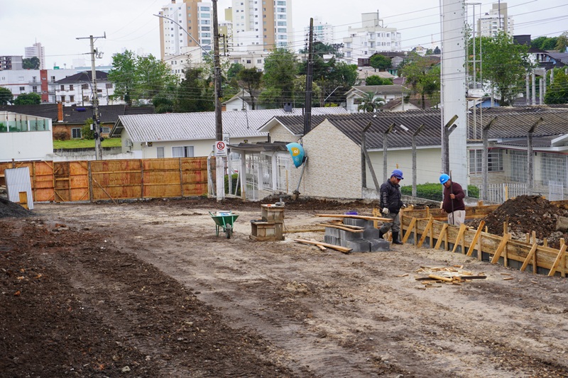 Você está visualizando atualmente EMPRESA RESPONSÁVEL TRABALHA NAS OBRAS DA PRAÇA SENSORIAL, EM LAGES