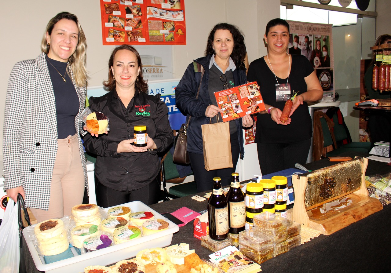 Leia mais sobre o artigo Presidente da Amures prestigia Congresso de Gastronomia Raízes