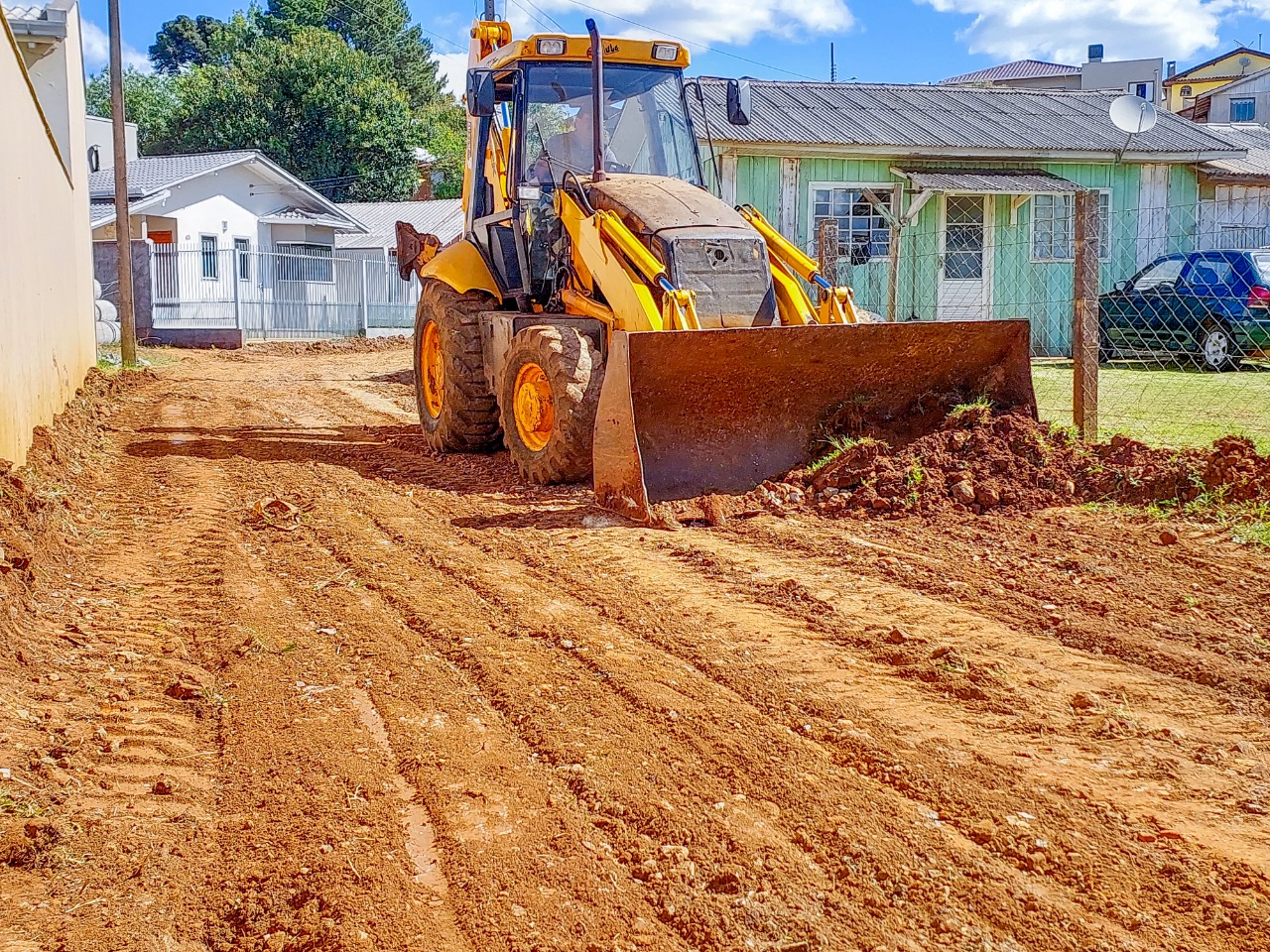 Leia mais sobre o artigo Prefeitura inicia obras de preparação para pavimentação da rua Gerônimo R. de Oliveira